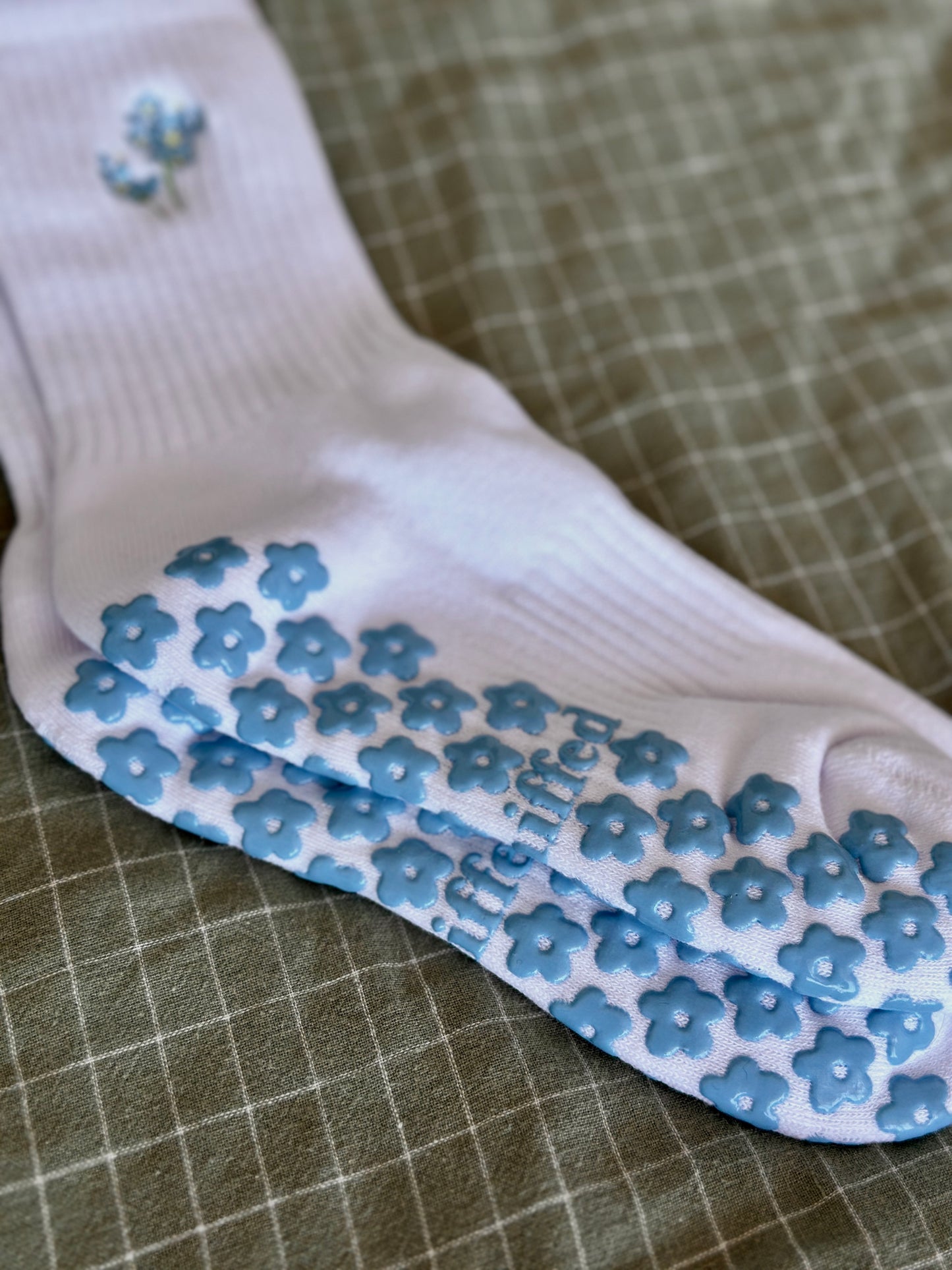 forget-me-not | grip socks